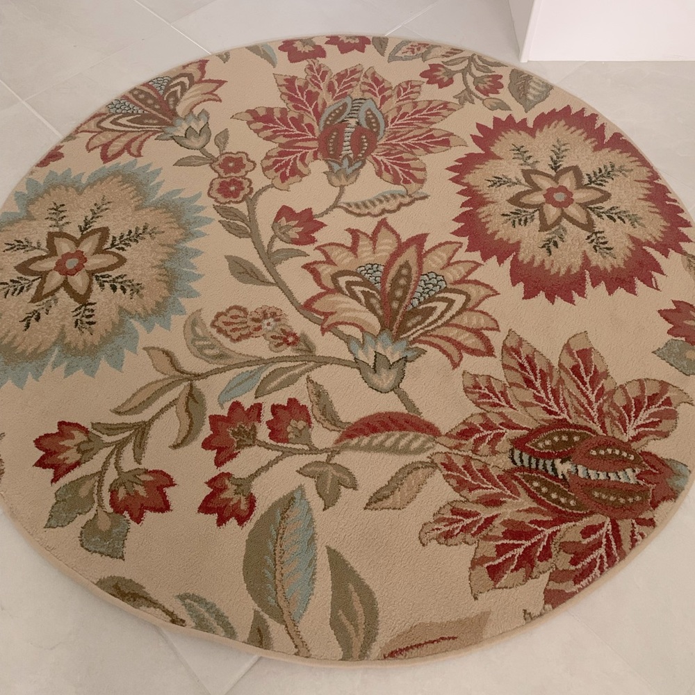 Joyful round floral rug 60” diameter